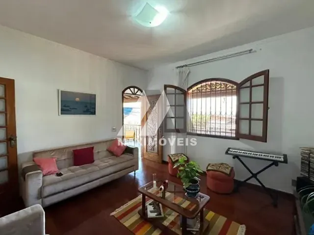 Casa com 360m² 4 quartos e 5 banheiros, à venda, no bairro Santa Mônica em Belo Horizonte