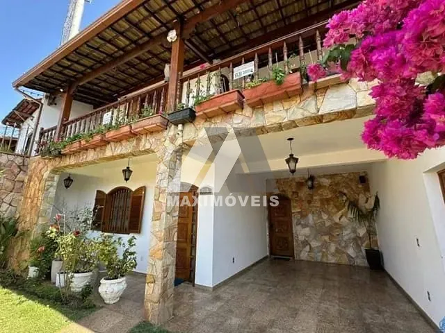Casa com 360m² 4 quartos e 5 banheiros, à venda, no bairro Santa Mônica em Belo Horizonte