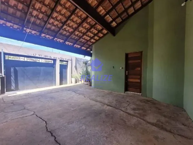 Casa com 250m² 3 quartos e 2 banheiros, à venda, no bairro Jardim Itamarati em Botucatu