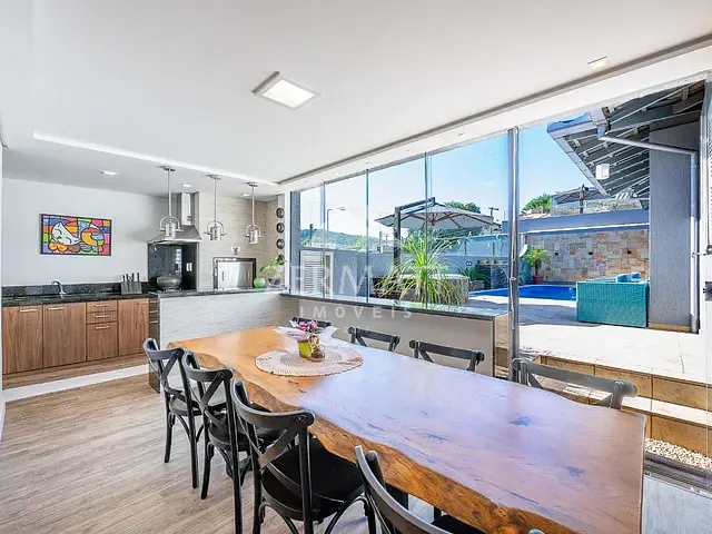 Casa com 472m² 4 quartos e 4 banheiros, para alugar, no bairro Vorstadt em Blumenau