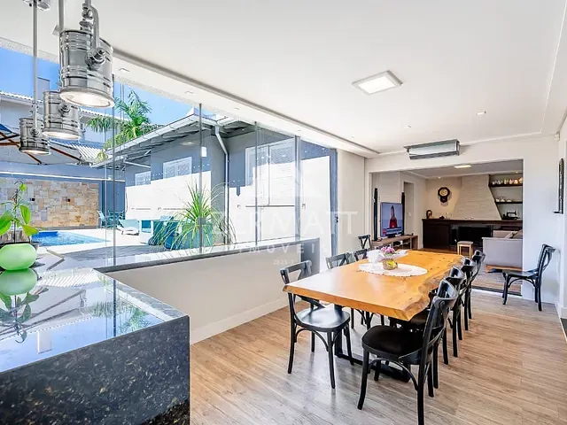 Casa com 472m² 4 quartos e 4 banheiros, para alugar, no bairro Vorstadt em Blumenau