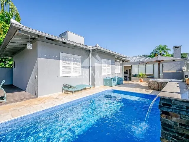 Casa com 472m² 4 quartos e 4 banheiros, para alugar, no bairro Vorstadt em Blumenau
