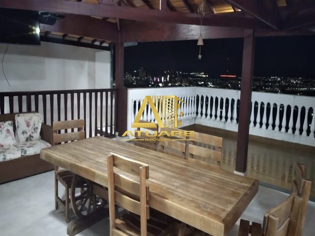 Casa com 300m², à venda, no bairro COLINAS DE SANTA BÁRBARA em Pouso Alegre
