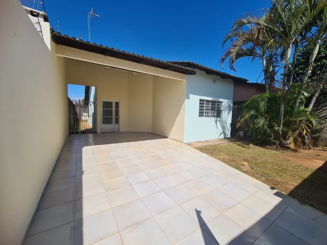 Foto do Casa - 🏠 Aluga-se casa com 3 quartos sendo 1 suíte e banheiro social, Sala, cozinha com armários, garagem para 2 carros , Jardim Tropical, Aparecida de Goiânia, GO | Brokers Viva Imóveis