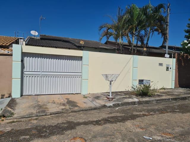 Foto do Casa - 🏠 Aluga-se casa com 3 quartos sendo 1 suíte e banheiro social, Sala, cozinha com armários, garagem para 2 carros , Jardim Tropical, Aparecida de Goiânia, GO | Brokers Viva Imóveis
