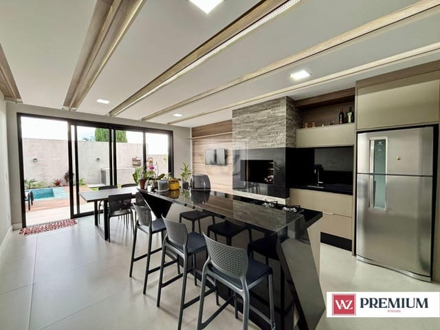Casa com 405m² 4 quartos e 6 banheiros, à venda, no bairro Estrela em Ponta Grossa