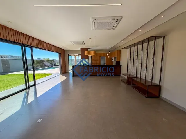 Casa com 808m² 4 quartos e 6 banheiros, à venda ou para alugar, no bairro Monte Alegre em Vinhedo