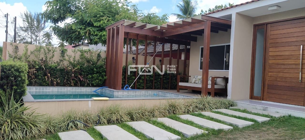 Casa à venda com 3 quartos, 10m² - Foto 1