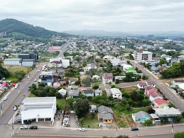 Casa com 35m² 1 quarto e 1 banheiro, à venda, no bairro Canabarro em Teutônia