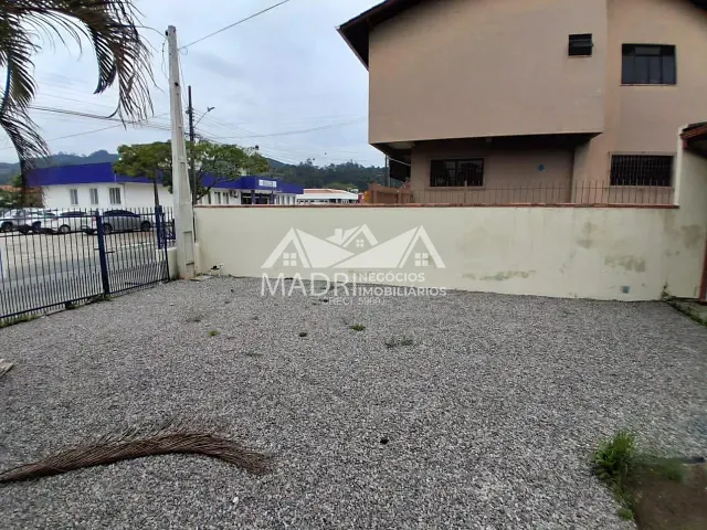 Casa com 200m² 2 quartos e 1 banheiro, para alugar, no bairro São Sebastião em Palhoça