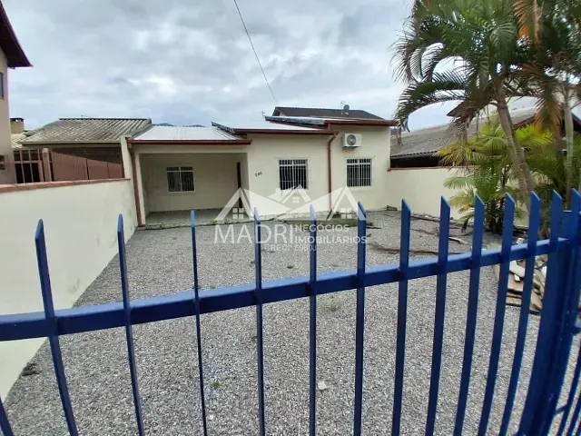 Casa com 200m² 2 quartos e 1 banheiro, para alugar, no bairro São Sebastião em Palhoça