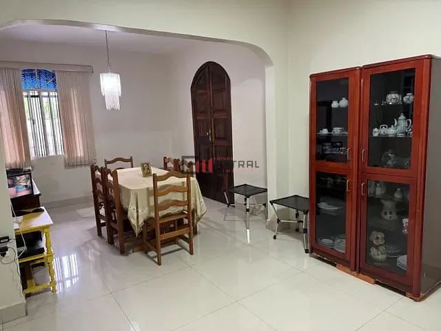 Casa com 542m² 3 quartos e 5 banheiros, à venda, no bairro Jardim Shangri-la A em Londrina