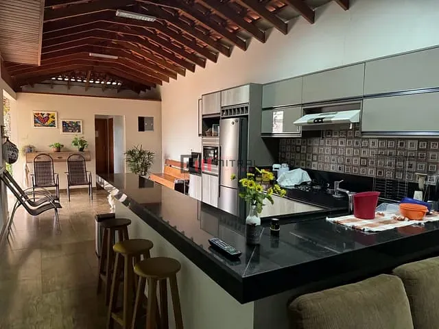 Casa com 542m² 3 quartos e 5 banheiros, à venda, no bairro Jardim Shangri-la A em Londrina