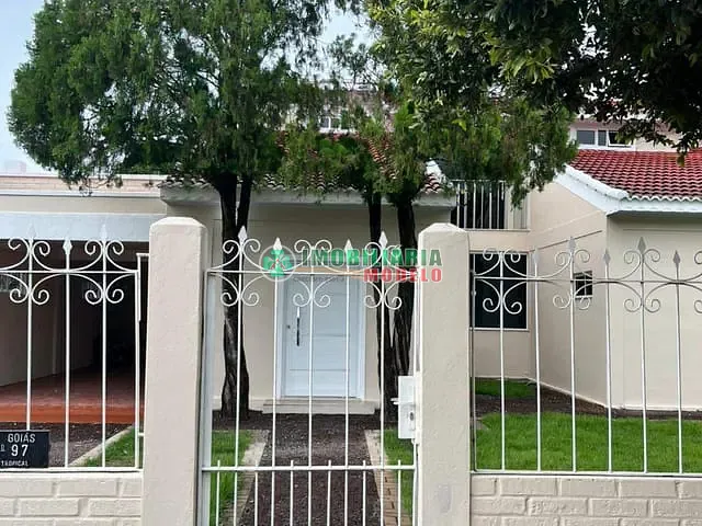 Casa 3 quartos e 1 banheiro, à venda, no bairro centro em Canarana