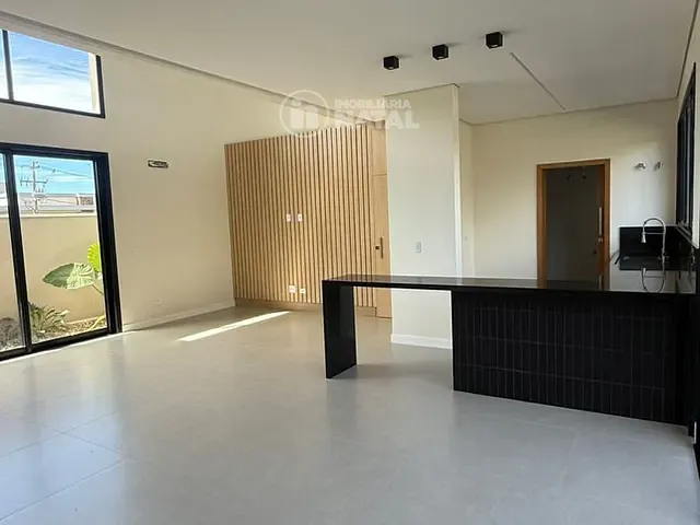 Casa com 252m² 2 quartos e 3 banheiros, à venda, no bairro Conjunto Habitacional Alexandre Urbanas em Londrina