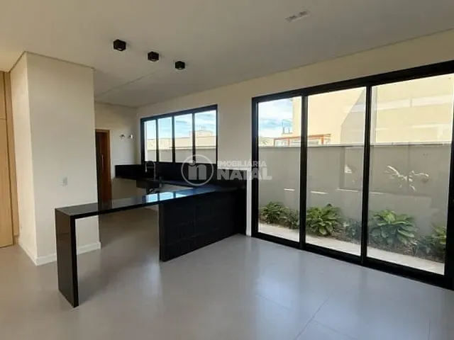 Casa com 252m² 2 quartos e 3 banheiros, à venda, no bairro Conjunto Habitacional Alexandre Urbanas em Londrina
