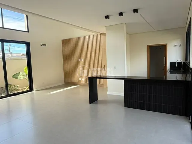 Casa com 252m² 2 quartos e 3 banheiros, à venda, no bairro Conjunto Habitacional Alexandre Urbanas em Londrina