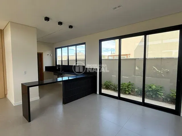 Casa com 252m² 2 quartos e 3 banheiros, à venda, no bairro Conjunto Habitacional Alexandre Urbanas em Londrina