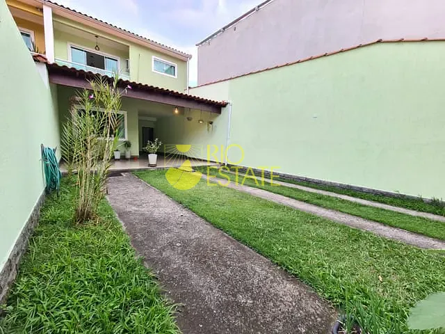 Casa com 300m² 4 quartos e 4 banheiros, à venda, no bairro Santo Agostinho em Volta Redonda