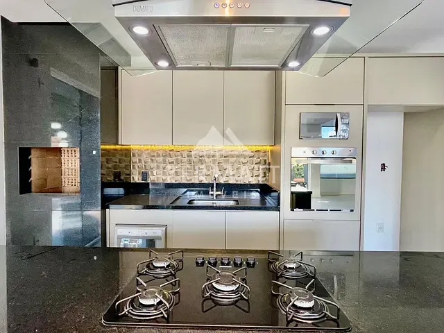 Casa com 470m² 3 quartos e 3 banheiros, para alugar, no bairro Água Verde em Blumenau