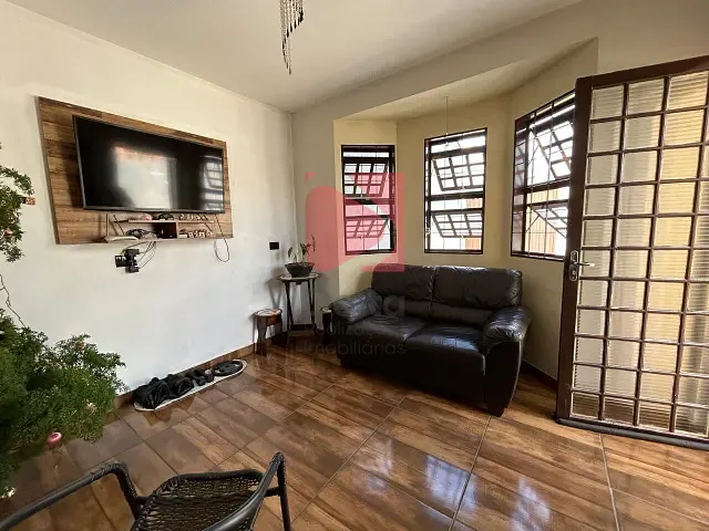Casa 1 quarto e 1 banheiro, à venda, no bairro Parque Clayton Malaman em Pirassununga
