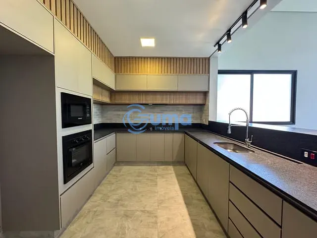 Casa com 300m² 4 quartos e 2 banheiros, à venda, no bairro Condomínio Villa Real de Bragança em Bragança Paulista