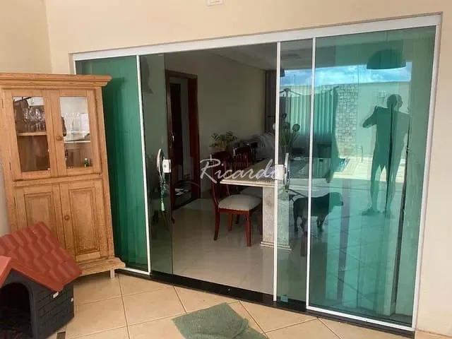 Casa com 315m² 3 quartos e 2 banheiros, para alugar, no bairro Jardim Santa Alice em Arapongas