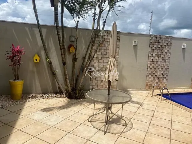 Casa com 315m² 3 quartos e 2 banheiros, para alugar, no bairro Jardim Santa Alice em Arapongas