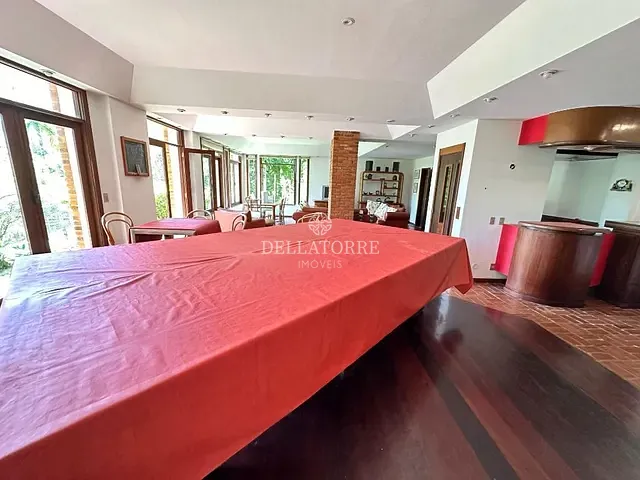 Casa com 13038m² 8 quartos e 10 banheiros, à venda, no bairro Carlos Guinle em Teresópolis