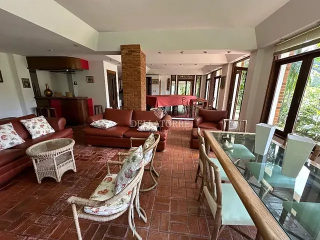 Casa com 13038m² 8 quartos e 10 banheiros, à venda, no bairro Carlos Guinle em Teresópolis