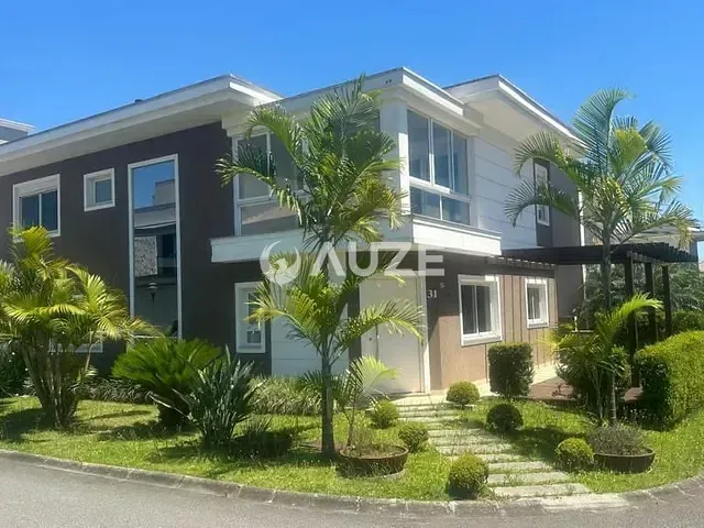 Casa com 246m² 4 quartos e 5 banheiros, à venda, no bairro Xaxim em Curitiba