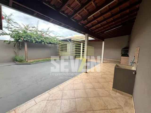 Casa com 300m² 4 quartos e 3 banheiros, à venda, no bairro Jardim Petrópolis em Bauru