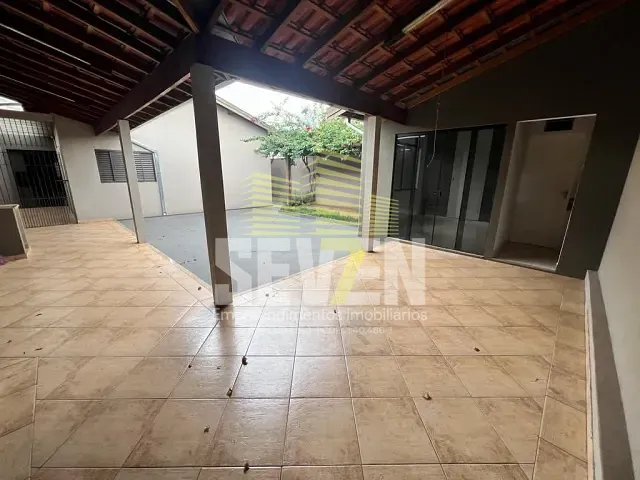 Casa com 300m² 4 quartos e 3 banheiros, à venda, no bairro Jardim Petrópolis em Bauru
