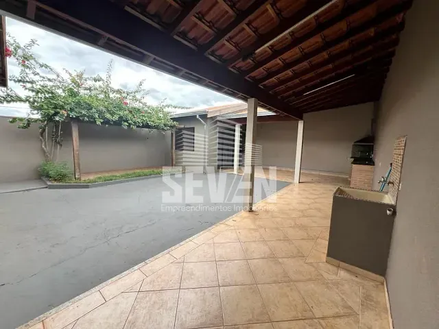 Casa com 300m² 4 quartos e 3 banheiros, à venda, no bairro Jardim Petrópolis em Bauru