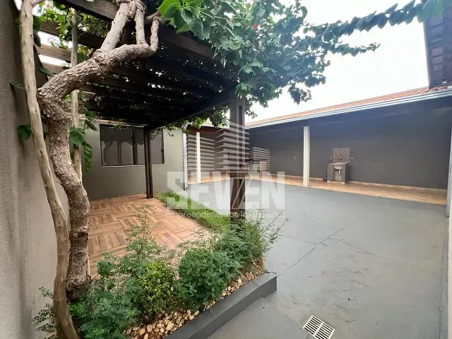 Casa com 300m² 4 quartos e 3 banheiros, à venda, no bairro Jardim Petrópolis em Bauru