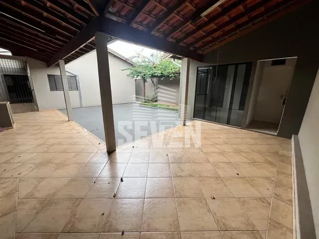 Casa com 300m² 4 quartos e 3 banheiros, à venda, no bairro Jardim Petrópolis em Bauru