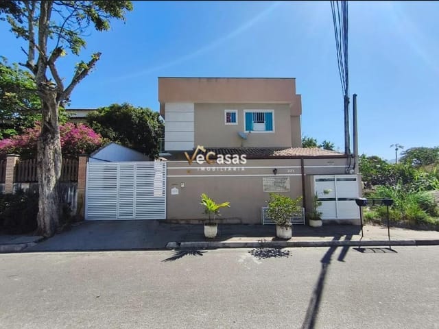 Casa 2 quartos e 3 banheiros, à venda, no bairro Jardim Campomar em Rio das Ostras