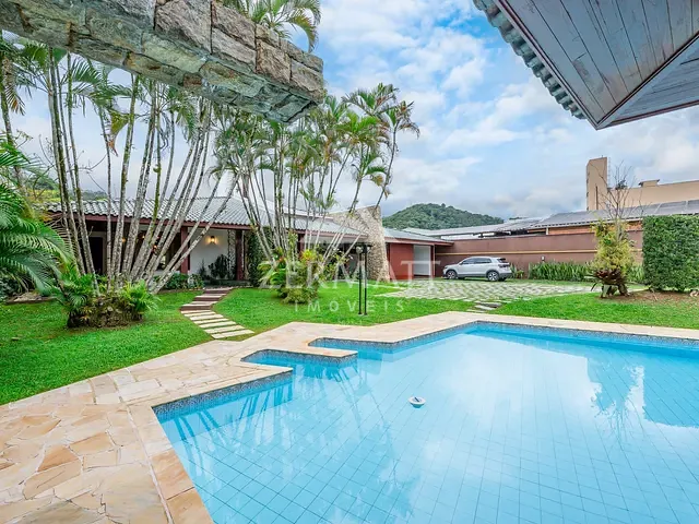Casa com 2140m² 5 quartos e 6 banheiros, à venda ou para alugar, no bairro Garcia em Blumenau