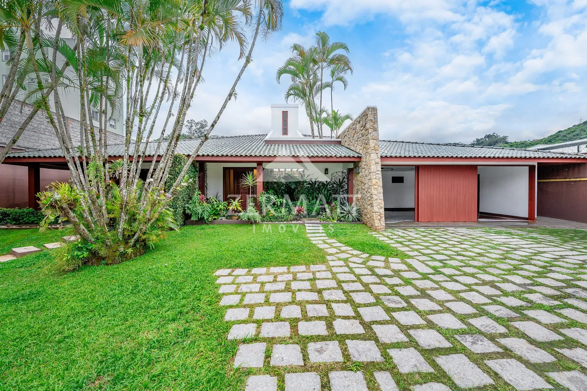 Residência exclusiva com 583m em terreno de 2.140m no bairro Garcia - Blumenau — foto 2