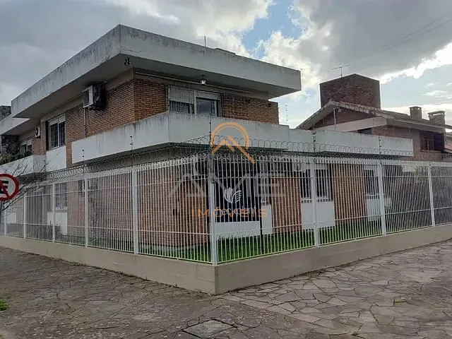 Casa com 600m² 4 quartos e 5 banheiros, à venda ou para alugar, no bairro Três Vendas em Pelotas