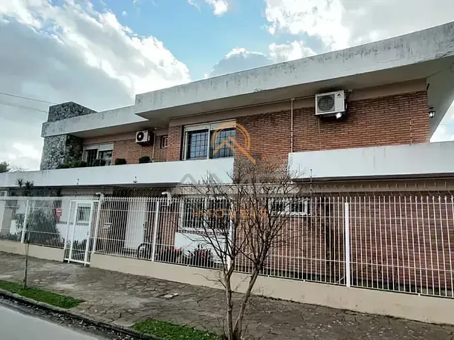 Casa com 600m² 4 quartos e 5 banheiros, à venda ou para alugar, no bairro Três Vendas em Pelotas