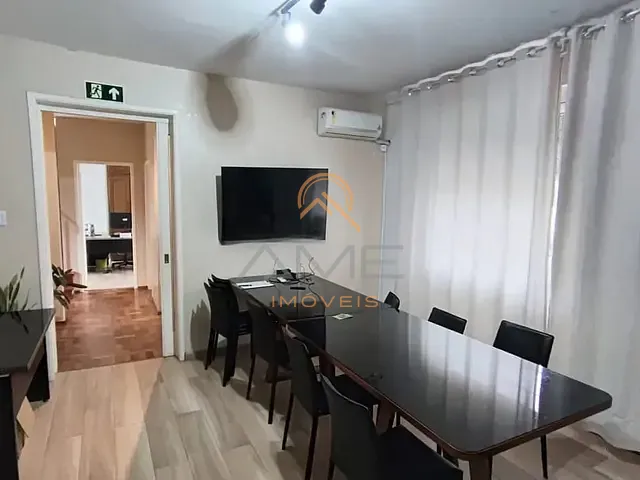 Casa com 600m² 4 quartos e 5 banheiros, à venda ou para alugar, no bairro Três Vendas em Pelotas