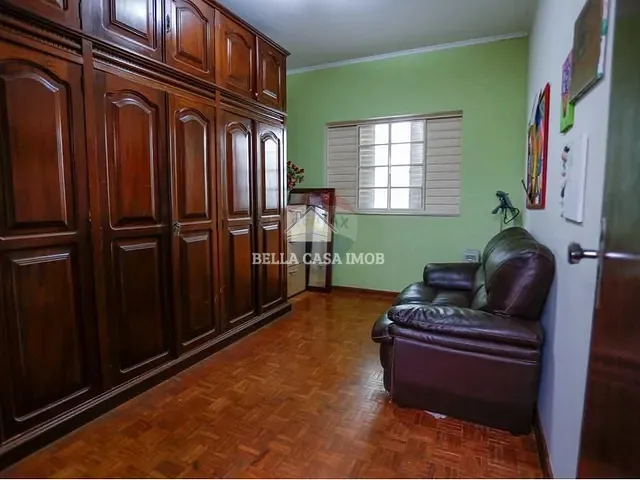 Casa com 300m² 3 quartos e 2 banheiros, à venda, no bairro Jardim Emília em Sorocaba