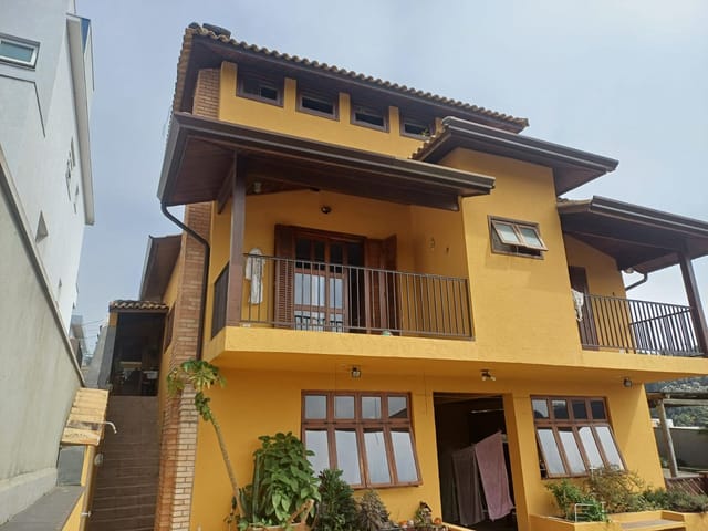 Casa 3 quartos e 4 banheiros, à venda, no bairro Vila Uberabinha em São Paulo