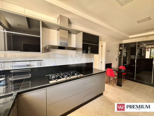 Casa com 1000m² 4 quartos e 5 banheiros, à venda, no bairro Centro em Ponta Grossa