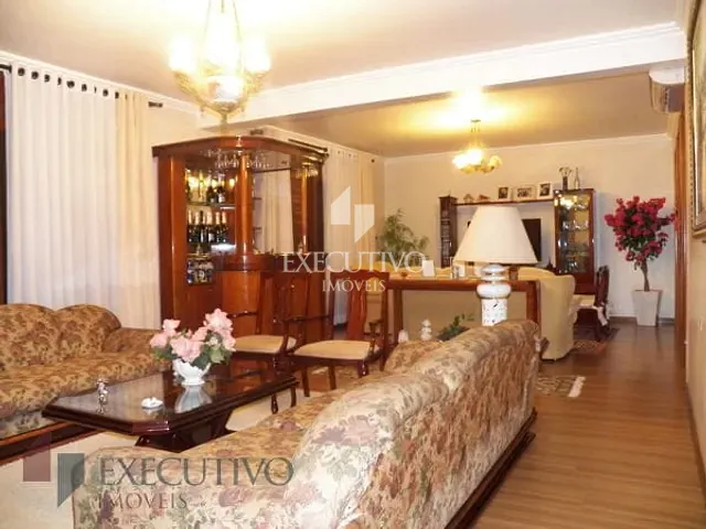 Casa com 700m² 3 quartos e 1 banheiro, à venda, no bairro Centro em Arroio Do Meio