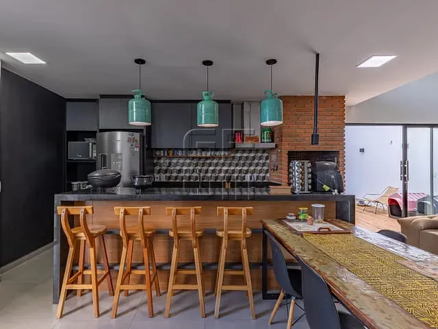 Sobrado com 253m² 3 quartos e 2 banheiros, à venda, no bairro Morada das Flores em Cambé