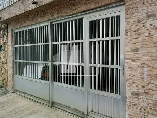 Casa com 200m² 2 quartos e 1 banheiro, à venda, no bairro Vila Aquilino em Santo André