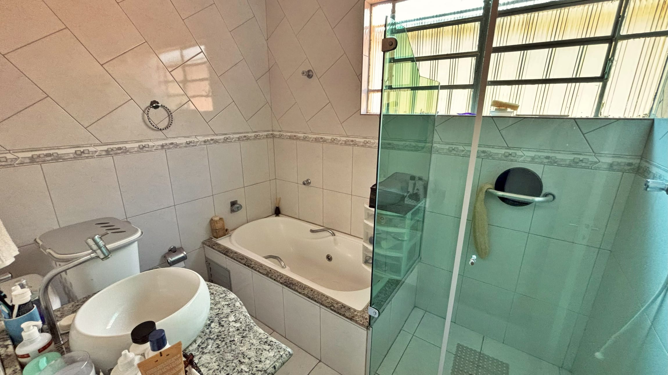 Casa à venda no bairro Padre Eustáquio, Belo Horizonte – 3 quartos, 2 vagas e 2 barracões nos fundos