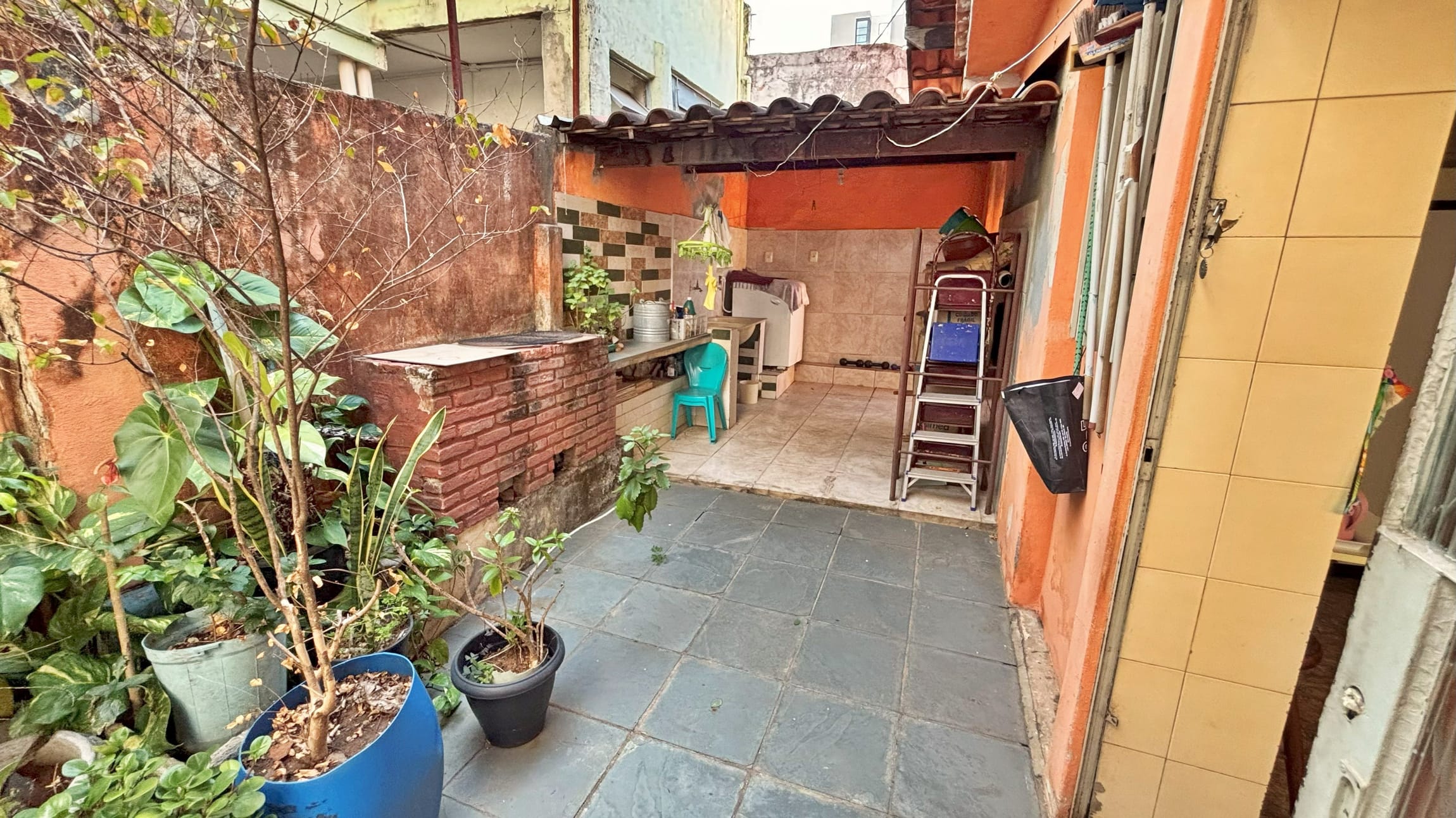 Casa à venda no bairro Padre Eustáquio, Belo Horizonte – 3 quartos, 2 vagas e 2 barracões nos fundos